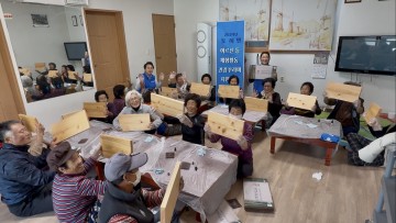 구례군 토지면 지역사회보장협의체, 어르신 편백도마 만들기 체험활동 추진