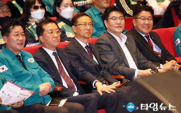 민방위대 창설 기념식에 참석한 이재경·조원휘·민경배·정명국·송활섭