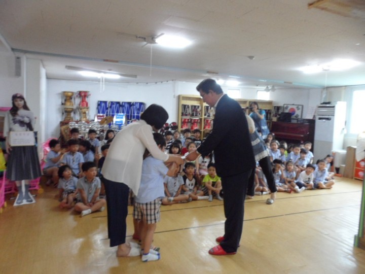 숲속유치원, 이웃돕기 성금 기탁