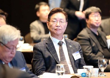 김제선 중구청장, 조찬경제포럼서 ‘AI 강연 경청’