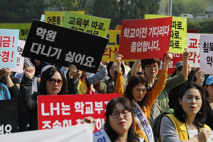 원주 학성초 학부모 '이전 개교 촉구' 궐기대회 가져