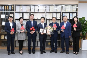 박성관 (前) 부사동 주민자치위원장, 대전 중구에 이웃돕기 성금 1억 원 기부