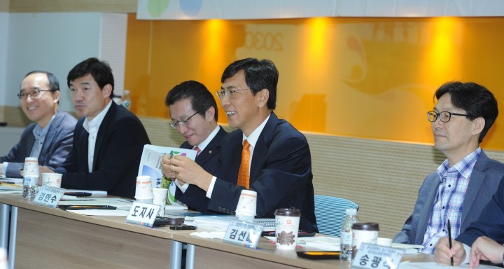 안희정 지사, “시·군 대표 사업 육성해 격차 줄여야”