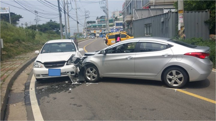 영흥대교 밑 차대차 추돌사고 구조 
