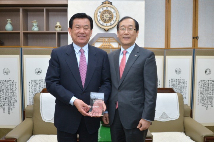 공주시, KT&G로부터 감사패 받아