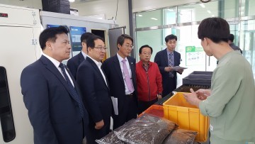 충북도의회 산업경제위원회, ㈜충북곤충자원연구소 등 현장 방문