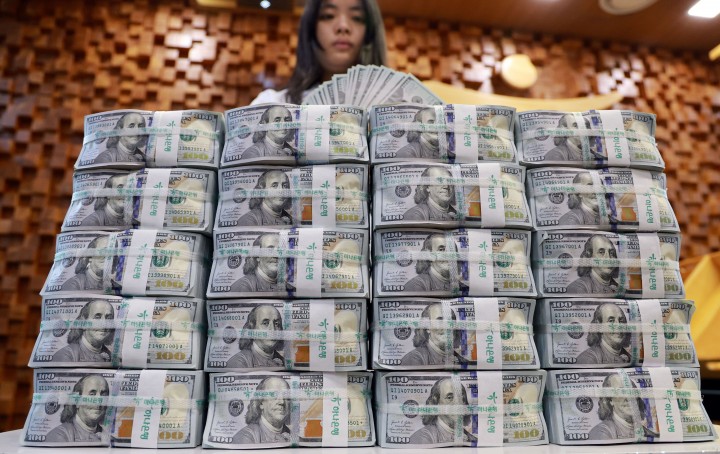  ‘환율 방어’에 쓴 실탄… 외환보유액 4,281억 달러, 7개월 만에 감소