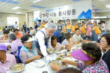 광주은행, 무료 급식소에서 삼계탕 나눔 봉사 펼쳐