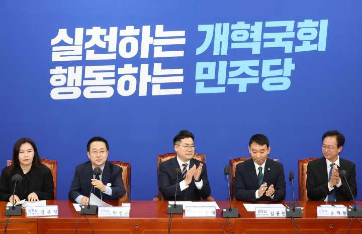 민주 원내대변인 노종면·강유정·윤종군…원내지도부 구성완료
