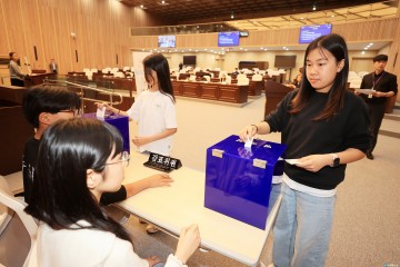 “오늘은 우리가 도의원”... 청주 금천초, 충북도의회서 민주주의를 걷다