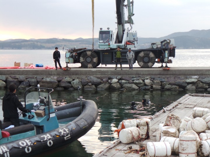 통영해경, 침몰선박 해양환경오염 적발 조사중