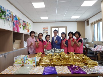 충주 교현2동 향기누리회, 경로당에 자체 제작 여름바지 40벌 선물