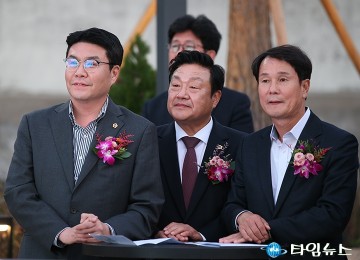 공원 준공식에 참석한 정명국·송인석·이상래 대전시의원