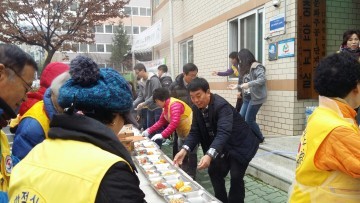 대전 중구의회 이정수 의장, 어르신들 만수무강하세요!
